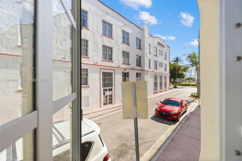 Condo in Miami Beach, Florida  № 2002781 - photo 23