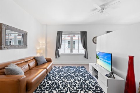 Condo in Miami Beach, Florida  № 2002781 - photo 3