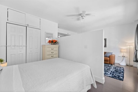 Condo in Miami Beach, Florida  № 2002781 - photo 20