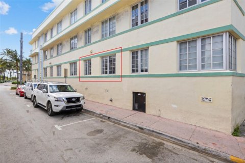 Condo in Miami Beach, Florida  № 2002781 - photo 28