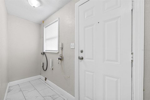 House in Bartow, Florida 4 bedrooms, 124.12 sq.m. № 2233261 - photo 21