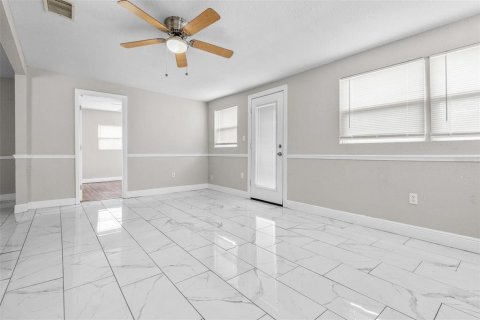 House in Bartow, Florida 4 bedrooms, 124.12 sq.m. № 2233261 - photo 10