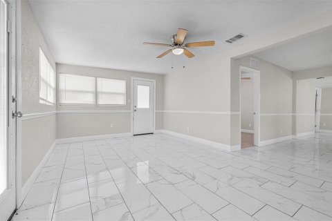 House in Bartow, Florida 4 bedrooms, 124.12 sq.m. № 2233261 - photo 8