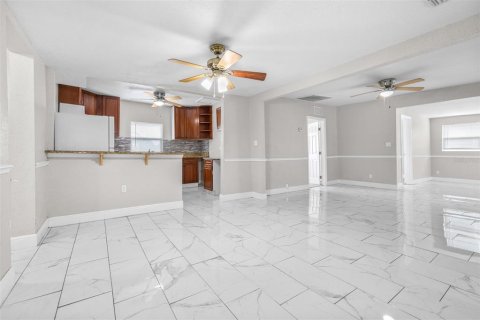 House in Bartow, Florida 4 bedrooms, 124.12 sq.m. № 2233261 - photo 16