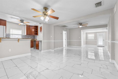 House in Bartow, Florida 4 bedrooms, 124.12 sq.m. № 2233261 - photo 15