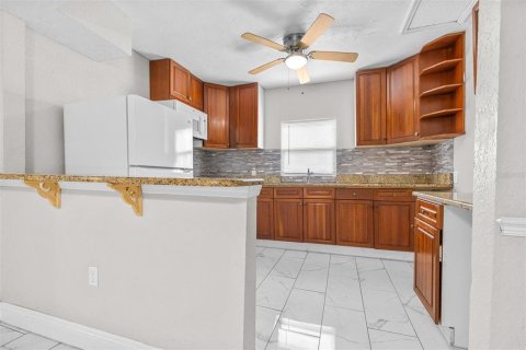House in Bartow, Florida 4 bedrooms, 124.12 sq.m. № 2233261 - photo 17