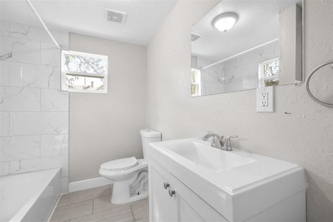 House in Bartow, Florida 4 bedrooms, 124.12 sq.m. № 2233261 - photo 28