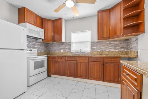 House in Bartow, Florida 4 bedrooms, 124.12 sq.m. № 2233261 - photo 18