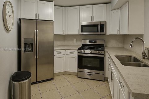 Condominio en alquiler en Miami, Florida, 2 dormitorios, 99.13 m2 № 2050650 - foto 5