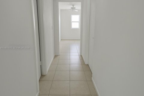 Condominio en alquiler en Miami, Florida, 2 dormitorios, 99.13 m2 № 2050650 - foto 8