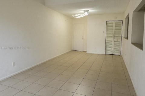 Condominio en alquiler en Miami, Florida, 2 dormitorios, 99.13 m2 № 2050650 - foto 3