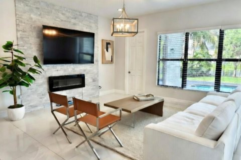 House in Delray Beach, Florida 4 bedrooms, 328.6 sq.m. № 2190661 - photo 13