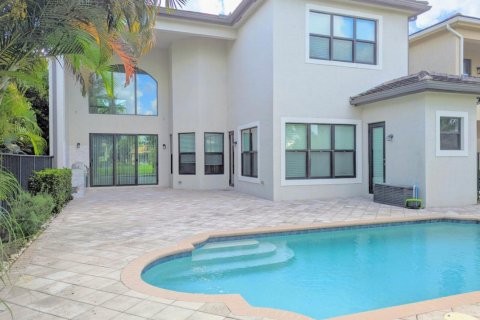 House in Delray Beach, Florida 4 bedrooms, 328.6 sq.m. № 2190661 - photo 2