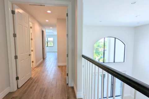 House in Delray Beach, Florida 4 bedrooms, 328.6 sq.m. № 2190661 - photo 23