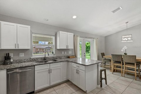 Casa en venta en Port Charlotte, Florida, 3 dormitorios, 149.85 m2 № 1900493 - foto 10