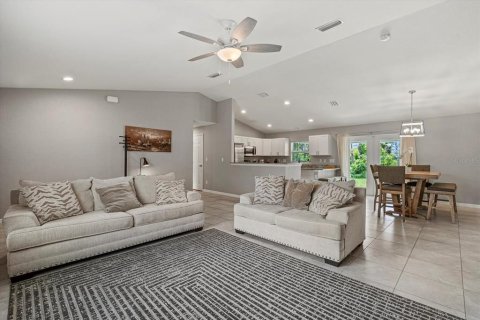 Casa en venta en Port Charlotte, Florida, 3 dormitorios, 149.85 m2 № 1900493 - foto 5
