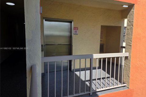 Copropriété à vendre à Doral, Floride: 1 chambre, 65.96 m2 № 2056895 - photo 4