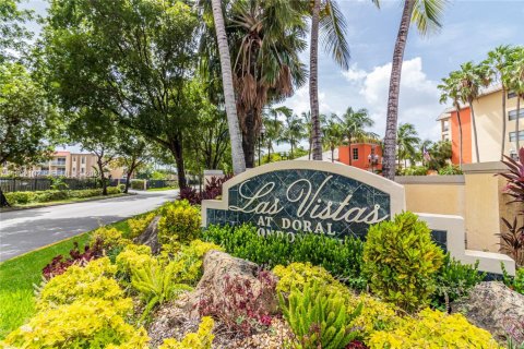 Copropriété à vendre à Doral, Floride: 1 chambre, 65.96 m2 № 2056895 - photo 1