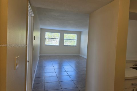 Copropriété à vendre à Doral, Floride: 1 chambre, 65.96 m2 № 2056895 - photo 8