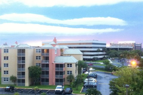 Copropriété à vendre à Doral, Floride: 1 chambre, 65.96 m2 № 2056895 - photo 2