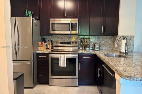 Condo in Miramar, Florida, 1 bedroom  № 1952872 - photo 27