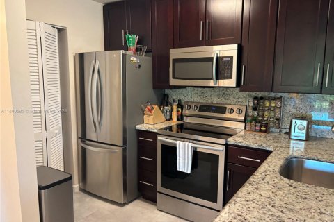 Condo in Miramar, Florida, 1 bedroom  № 1952872 - photo 28