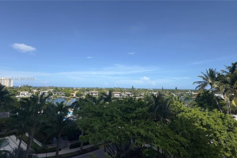 Copropriété à vendre à Aventura, Floride: 3 chambres, 245.26 m2 № 1962109 - photo 10