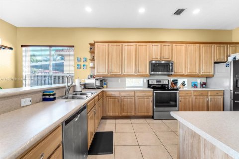 House in Homestead, Florida 5 bedrooms, 290.69 sq.m. № 1794064 - photo 10