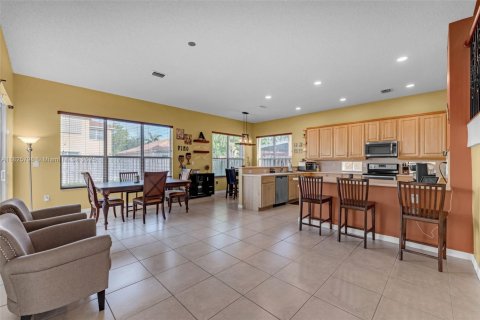 House in Homestead, Florida 5 bedrooms, 290.69 sq.m. № 1794064 - photo 7