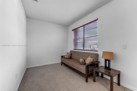 House in Homestead, Florida 5 bedrooms, 290.69 sq.m. № 1794064 - photo 22