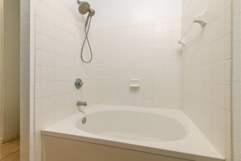 Condo in Tampa, Florida, 3 bedrooms № 2101037 - photo 13
