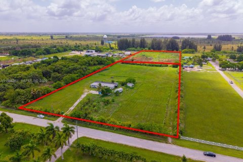 Коммерческая недвижимость в Майами, Флорида № 2048272