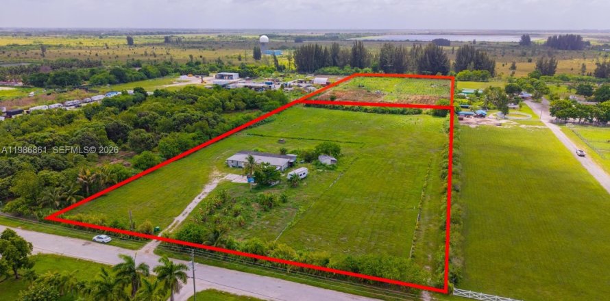 Коммерческая недвижимость в Майами, Флорида № 2048272