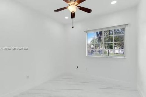 Villa ou maison à louer à Homestead, Floride: 3 chambres, 134.06 m2 № 2063715 - photo 29