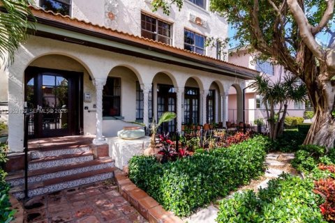 Снять в аренду кондоминиум в Майами-Бич, Флорида 2 спальни, 59.27м2, № 2006480 - фото 2