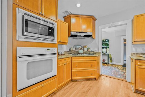 Casa en venta en Saint Petersburg, Florida, 8 dormitorios, 416.67 m2 № 1816661 - foto 14