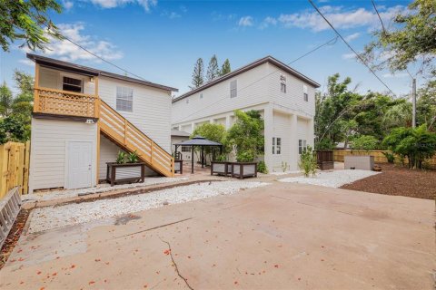 Casa en venta en Saint Petersburg, Florida, 8 dormitorios, 416.67 m2 № 1816661 - foto 1