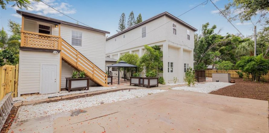 Casa en Saint Petersburg, Florida 8 dormitorios, 416.67 m2 № 1816661
