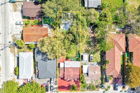 Commercial property in Miami, Florida 204.94 sq.m. № 2032201