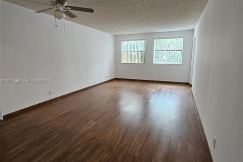 Condo in Doral, Florida, 2 bedrooms  № 2000553 - photo 5