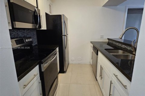 Condo in Doral, Florida, 2 bedrooms  № 2000553 - photo 2