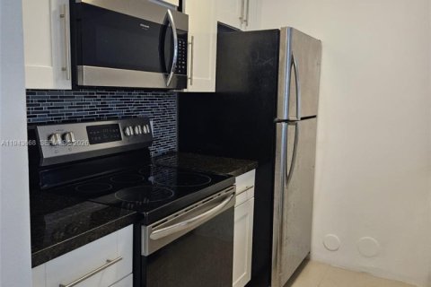 Condo in Doral, Florida, 2 bedrooms  № 2000553