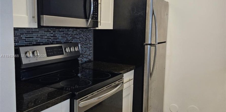 Condo in Doral, Florida, 2 bedrooms  № 2000553
