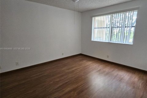 Condo in Doral, Florida, 2 bedrooms  № 2000553 - photo 6