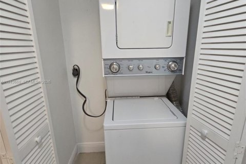 Condo in Doral, Florida, 2 bedrooms  № 2000553 - photo 9