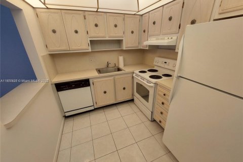 Copropriété à vendre à Pompano Beach, Floride: 1 chambre, 62.71 m2 № 1980834 - photo 2