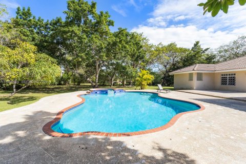 Casa en venta en Pinecrest, Florida, 5 dormitorios, 333.05 m2 № 2027635 - foto 16