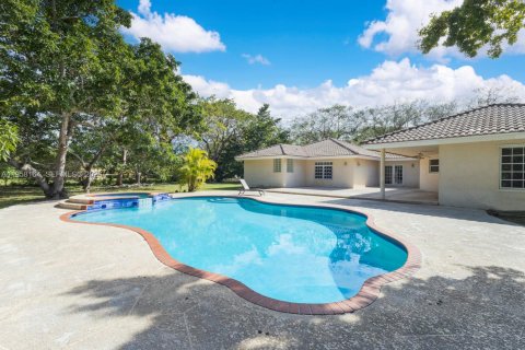 Casa en venta en Pinecrest, Florida, 5 dormitorios, 333.05 m2 № 2027635 - foto 15