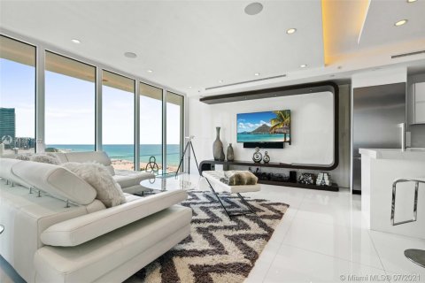 Copropriété à louer à Miami Beach, Floride: 2 chambres, 138.42 m2 № 25903 - photo 1