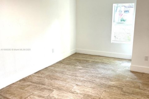 House in Fort Lauderdale, Florida 2 bedrooms, 83.98 sq.m. № 1864511 - photo 14